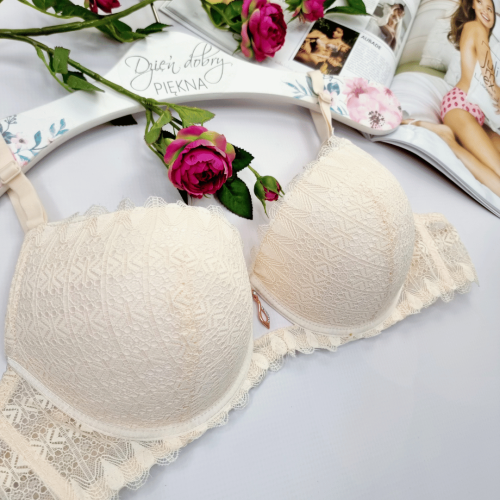 Biustonosz-koronkowy-lekki-push-up-Paris-cielisty-2 (1).png