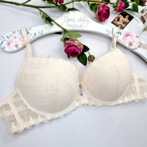 Biustonosz-koronkowy-lekki-push-up-Paris-cielisty-2 (2).png