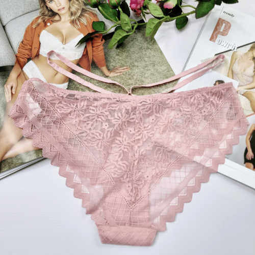 Brazyliany-koronkowe-z-ozdobnymi-paseczkami-Patrycja-pudrowy-roz-2 (2).png