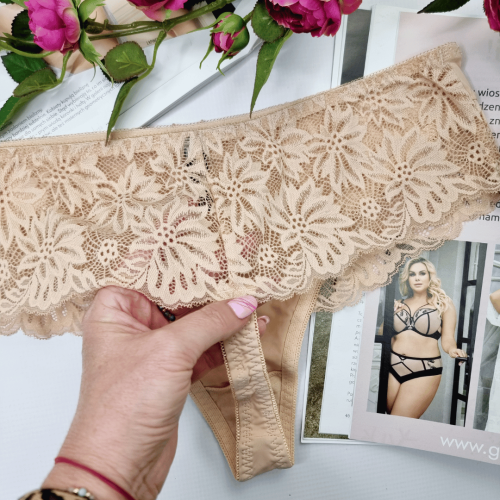 Stringi-z-wysokim-stanem-plus-size-Zaklina-cielisty-2 (1).png