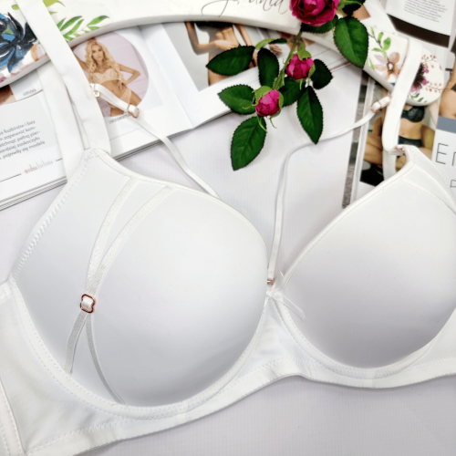 Biustonosz-gladki-z-paseczkami-straps-lekki-push-up-Magnolia-bialy-2 (2).png