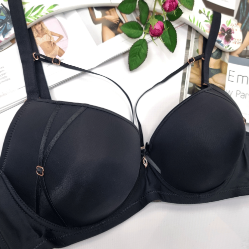 Biustonosz-gladki-z-paseczkami-straps-lekki-push-up-Magnolia-czarny-3.png