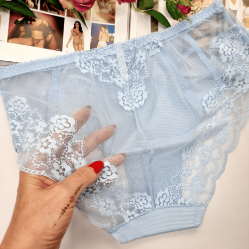 Majtki-z-haftowanej-siateczki-laserowo-ciete-wysoki-stan-Sabrina-blekitny-2 (1).png