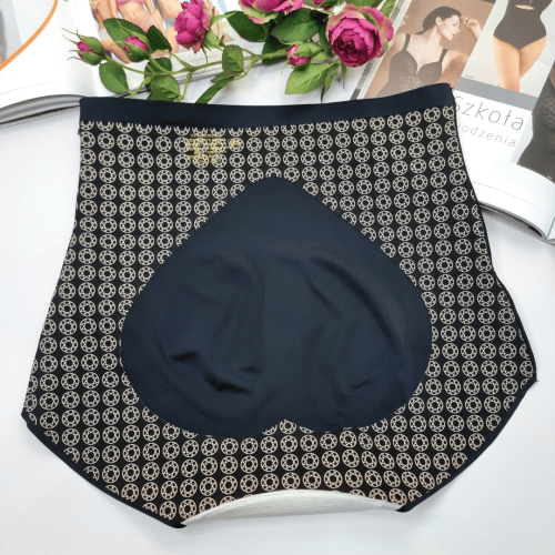 Majtki-wyszczuplajace-wysoki-stan-z-efektem-uwydatnienia-posladkow-GRACE-czarny-2 (1).png