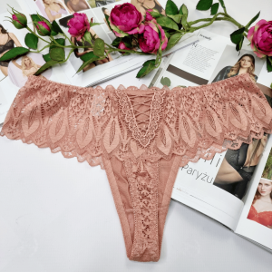 Stringi  koronkowe z imitacją przewiązania MARCELINA pudrowy róż