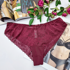  Brazyliany  z haftowanego tiulu ROZALIA No.2 bordowy