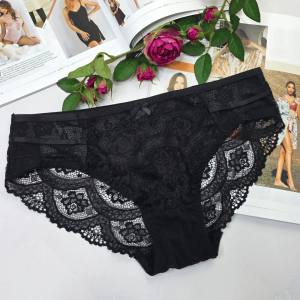 Majtki koronkowe z ozdobnymi paseczkami BIANKA czarny