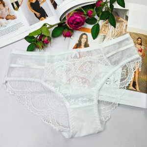 Majtki koronkowe z ozdobnymi paseczkami BIANKA biały