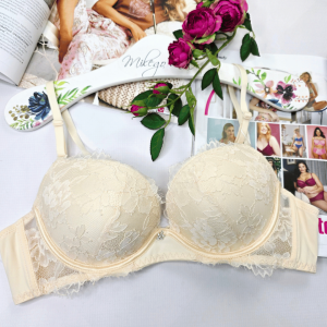 Biustonosz koronkowy z głębokim dekoltem push-up KARINA cielisty