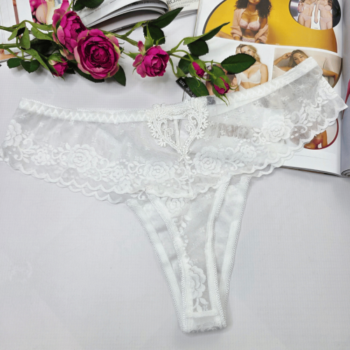 Stringi z haftowanej siateczki wysoki stan z ozdobnym tyłem plus size MARSELA biały 1