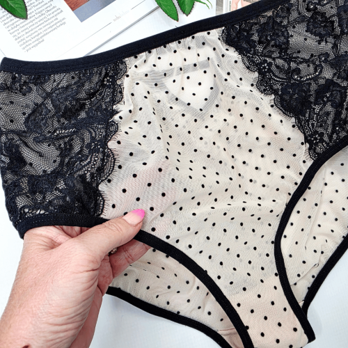 Majtki z siateczki z koronką i ozdobnymi paseczkami wysoki stan TATIANA Limited Edition cielisto/czarny 3