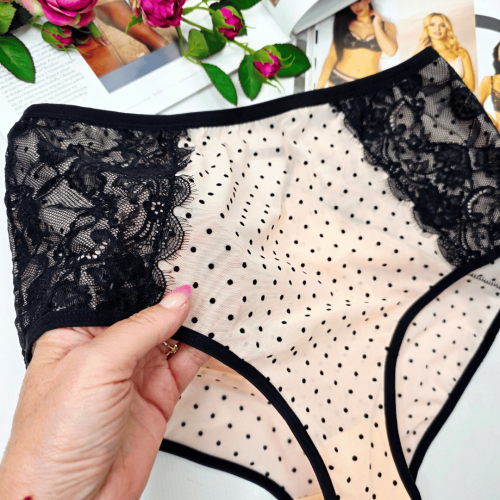 Majtki z siateczki z koronką i ozdobnymi paseczkami wysoki stan TATIANA Limited Edition pudrowo/czarny 3