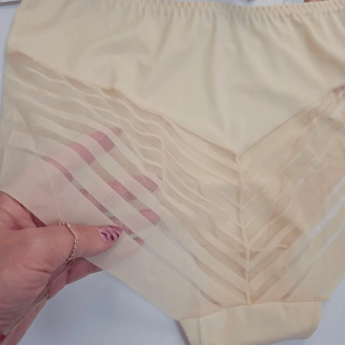 Majtki laserowo cięte z siateczką plus size wysoki stan Odette cielisty 3